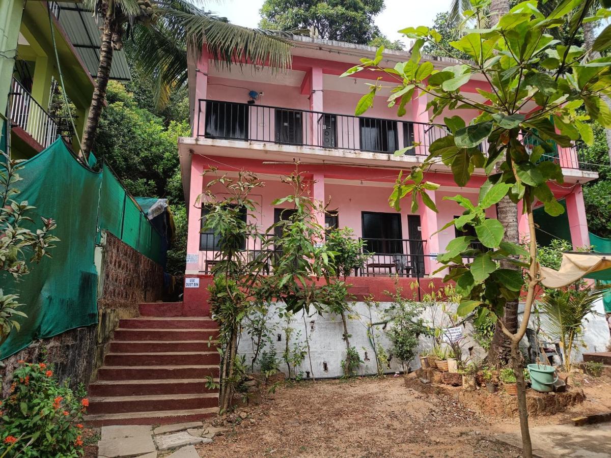 Est Hem Guesthouse อารัมบล ภายนอก รูปภาพ