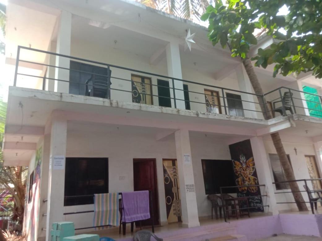 Est Hem Guesthouse อารัมบล ภายนอก รูปภาพ
