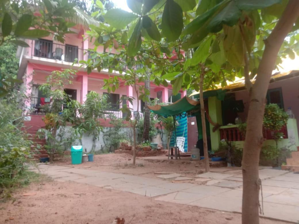Est Hem Guesthouse อารัมบล ภายนอก รูปภาพ