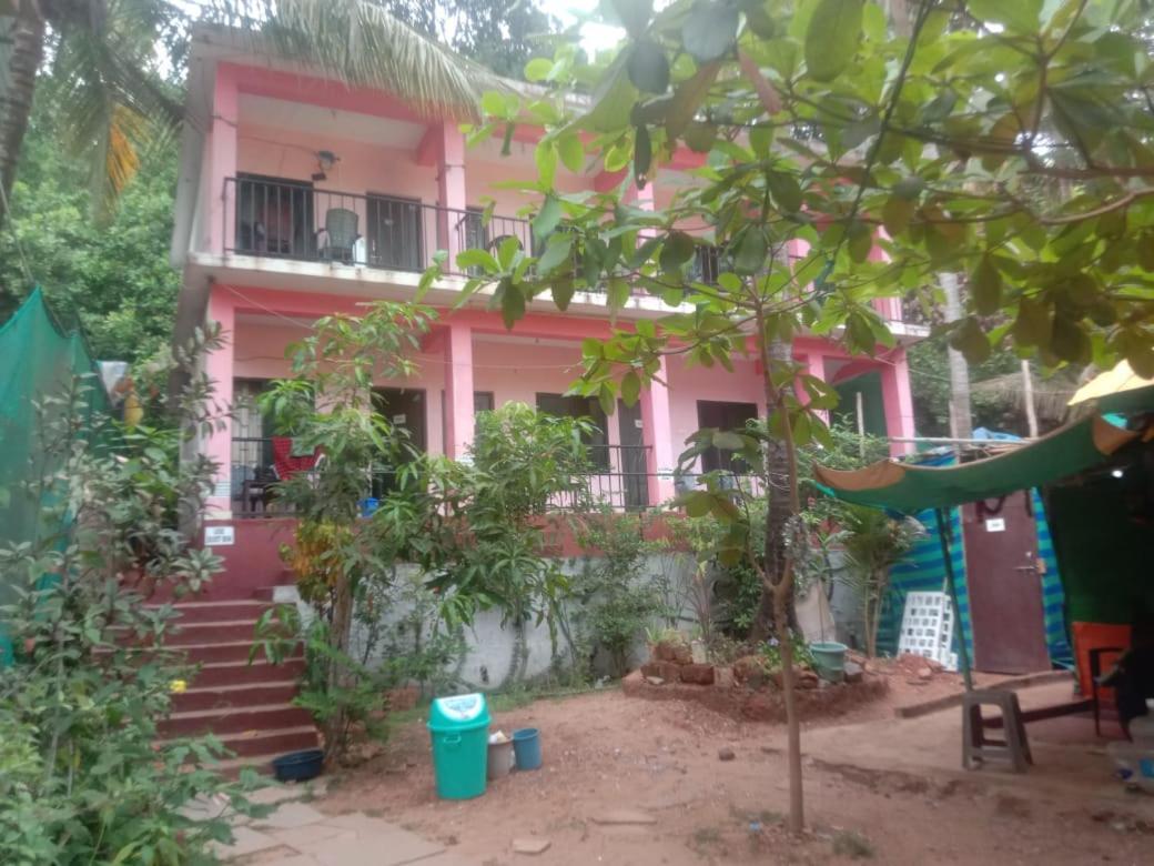 Est Hem Guesthouse อารัมบล ภายนอก รูปภาพ
