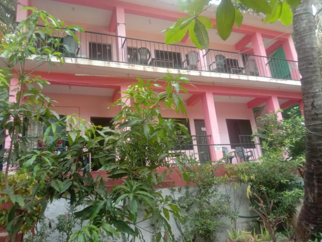 Est Hem Guesthouse อารัมบล ภายนอก รูปภาพ